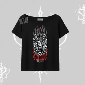 Kayık Yaka Tshirt Crowned Lion Rock Authority Myth