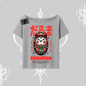 Kayık Yaka Tshirt Daruma Kedi Anime Baskılı