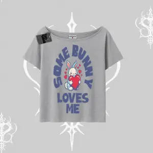 Kayık Yaka Tshirt Sevimli Tavşan Some Bunny Loves Me Baskılı