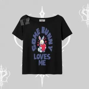 Kayık Yaka Tshirt Sevimli Tavşan Some Bunny Loves Me Baskılı