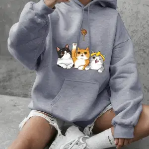 Kediler Kürk Topları Yakalıyor Baskılı Kapüşonlu Üstler Kadın Temel Giysileri O-Yaka Tişörtü