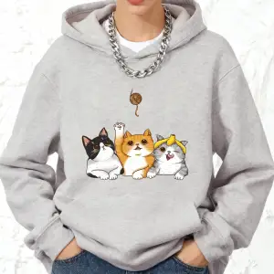 Kediler Kürk Topları Yakalıyor Baskılı Pamuklu Kapüşonlu Kadın Kışlık Polar Sıcak Sweatshirt