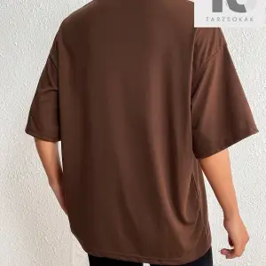 Kelebek Desenli Düşük Omuzlu Tişört