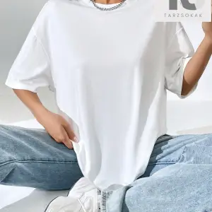 Kelebek ve Ay Desenli Düşük Omuz Oversize Tişört