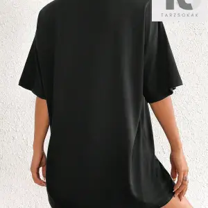 Kelebek ve Figürlü Baskılı Kadın Tişört