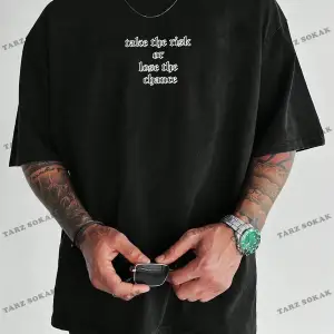 KOD Trend EMRG Erkek Büyük Beden Düşük Omuzlu Tişört Çizgi Film Karakteri ve Harf Baskılı