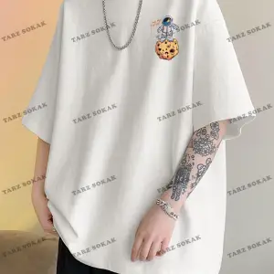 KOD Trend Hypemode Loose Fit Erkek Karikatür ve Slogan Grafikli Düşük Omuz Tişört