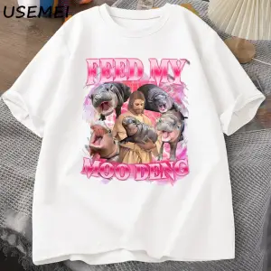 Komik Meme İsa Holding Moo Deng T-Shirt Hippo Moo Moo Dang sevgilisi Tshirt tayland hayvan gr 2995