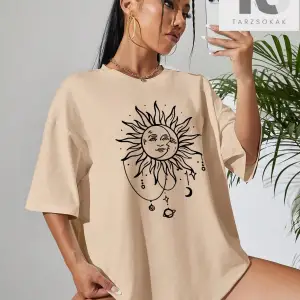 Leopar ve Harf Grafikli Düşük Omuzlu Tişört