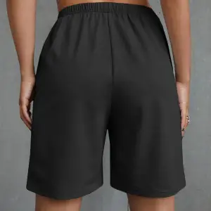 Letter Graphic Knot Waist Track Şort