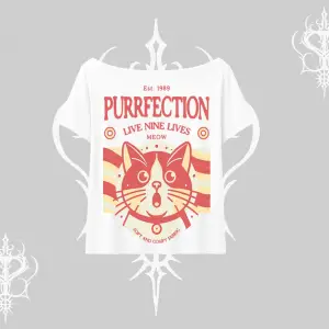 Live Nine Lives Kedi Tasarımlı Kayık Yaka Tshirt