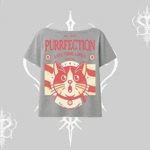 Live Nine Lives Kedi Tasarımlı Kayık Yaka Tshirt