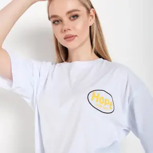 Logo Baskılı Beyaz Tişört Hope