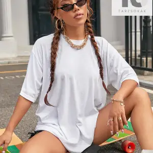 LUNE Katı Düşük Omuz Tişört