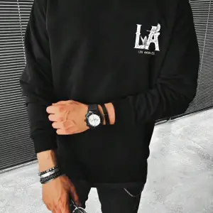 Manfinity EMRG Letter Graphic Sweatshirt Siyah