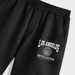 Manfinity Homme Casual College Style Tipografi Tişört ve Şort Takımı