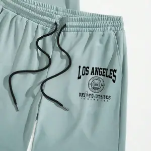 Manfinity Homme Casual College Style Tipografi Tişört ve Şort Takımı