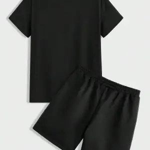 Manfinity Homme Casual College Style Tipografi Tişört ve Şort Takımı