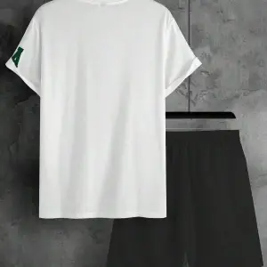 Manfinity Homme Erkek Basit Harfli Grafik Tişört ve Şort Takımı