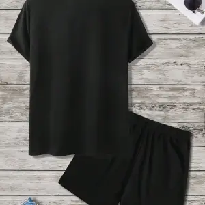 Manfinity Homme Erkek Grafik Tişört ve Şort Takımı