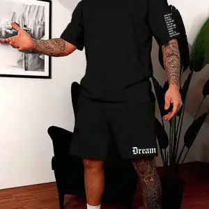 Manfinity Homme Erkek Günlük Slogan Harf Grafik Kısa Kollu Tişört Ve Şort Takımı