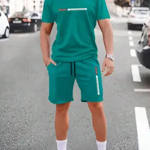 Manfinity Homme Erkek Harfli Grafik Bel Şortu Tişört ve Şort Takımı