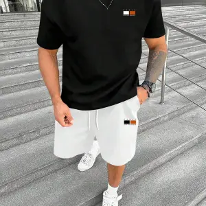 Manfinity Homme Erkek Yazlık Mektup Baskılı Yuvarlak Tişört ve Şort Takımı