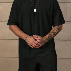 Manfinity Homme Loose Fit Erkek Düz Renk Düşük Omuz Tişört Ve Şort Takımı