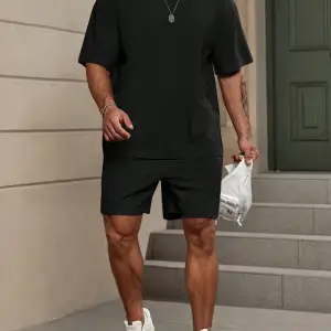 Manfinity Homme Loose Fit Erkek Düz Renk Düşük Omuz Tişört Ve Şort Takımı