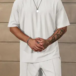 Manfinity Homme Loose Fit Erkek Düz Renk Düşük Omuzlu Tişört ve Şort