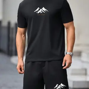 Manfinity Hypemode 2 Adet/Takım Örme Erkek Kısa Kollu Tişört Ve Şort Takımı