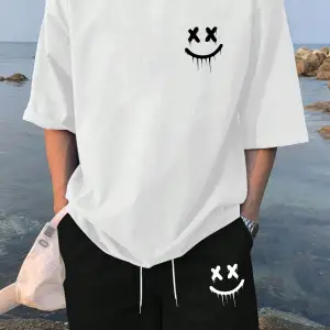 Manfinity Hypemode Erkek Baskılı Kısa Kollu Tişört Ve Şort Takımı