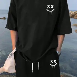 Manfinity Hypemode Erkek Baskılı Kısa Kollu Tişört Ve Şort Takımı