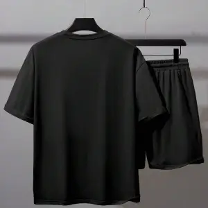 Manfinity Hypemode Erkek Bol Kesim Günlük Harf Baskılı Tişört Ve Şort Takımı