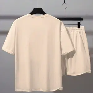 Manfinity Hypemode Erkek Bol Kesim Günlük Harf Baskılı Tişört Ve Şort Takımı