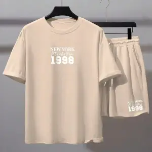 Manfinity Hypemode Erkek Bol Kesim Günlük Harf Baskılı Tişört Ve Şort Takımı