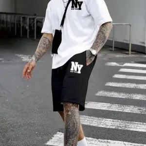 Manfinity Hypemode Erkek Yazlık Rahat Örme Kısa Kollu Tişört ve Şort Harf Baskılı