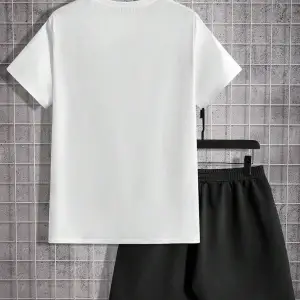 Manfinity Hypemode Erkek Yazlık Rahat Örme Kısa Kollu Tişört ve Şort Harf Baskılı