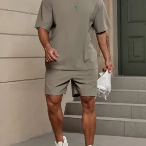 Manfinity KASUA Erkek Günlük Düz Omuz Düşük Tişört ve Şort