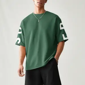 Manfinity UrbanChill Örme Rahat Baskılı Kısa Kollu ve Şort Takımı