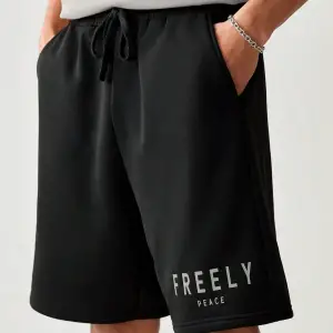 Manfinity UrbanChill Örme Rahat Baskılı Kısa Kollu ve Şort Takımı