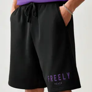 Manfinity UrbanChill Örme Rahat Baskılı Kısa Kollu ve Şort Takımı