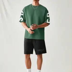 Manfinity UrbanChill Örme Rahat Baskılı Kısa Kollu ve Şort Takımı