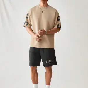 Manfinity UrbanChill Örme Rahat Baskılı Kısa Kollu ve Şort Takımı