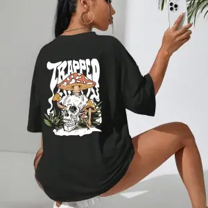 Mantar & Harf Grafikli Düşük Omuzlu Tişört