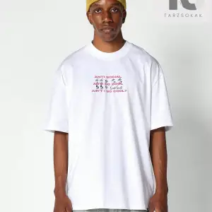 Men Astronot ve Sloganlı Grafik Tişört