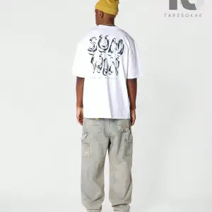 Men Astronot ve Sloganlı Grafik Tişört