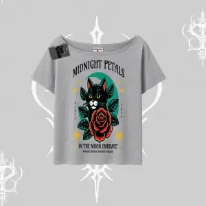 Midnight Petals Kedi Baskılı Kayık Yaka Tshirt