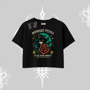 Midnight Petals Kedi Baskılı Oversize Crop Tshirt