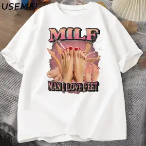 MILF Adam Ayakları Seviyorum T-shirt Erkekler Yetişkin Mizah Komik Gag Tshirt Yuvarlak Boyun 2841